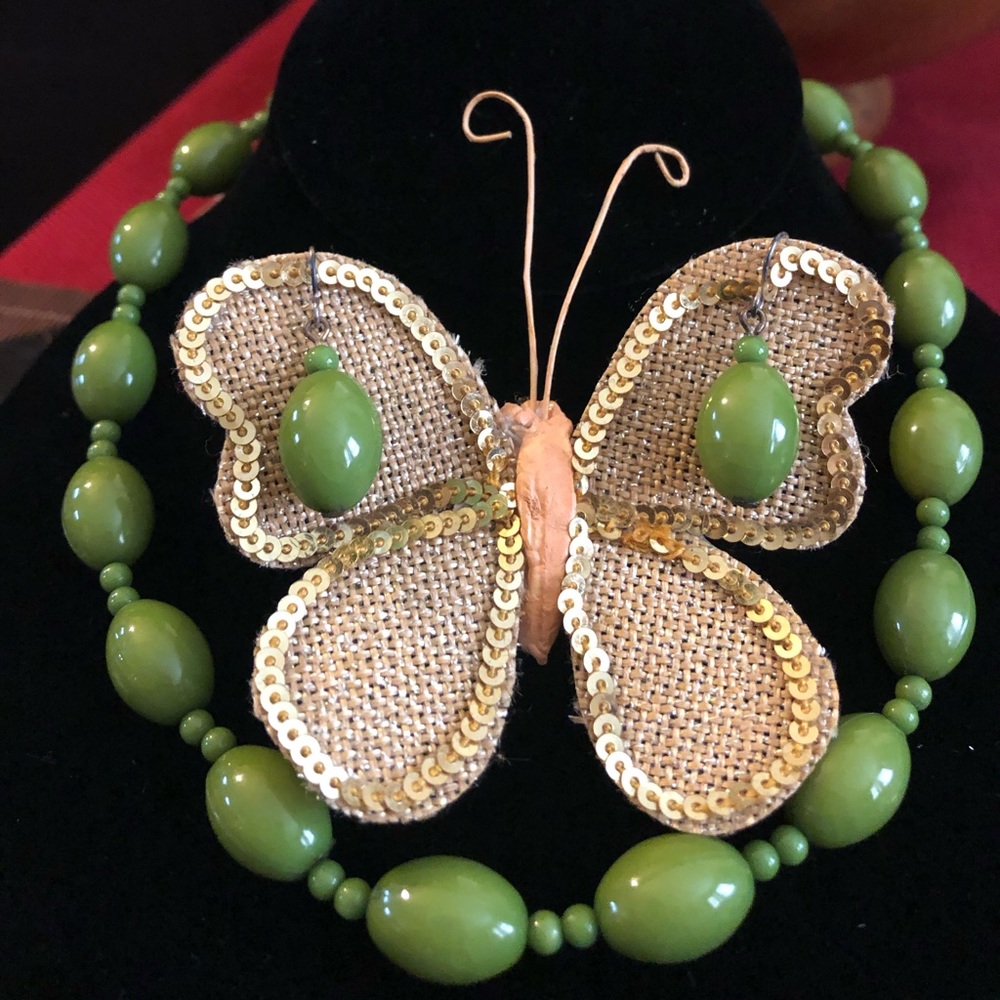 Vintage Olive Single Strand Necklace/Earring Set